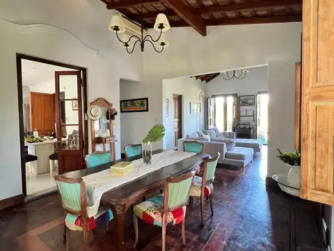 Casa 5 ambientes con 2 baños