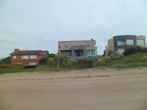 Casa - Venta - Argentina, Pinamar - Av. Del Mar 2448