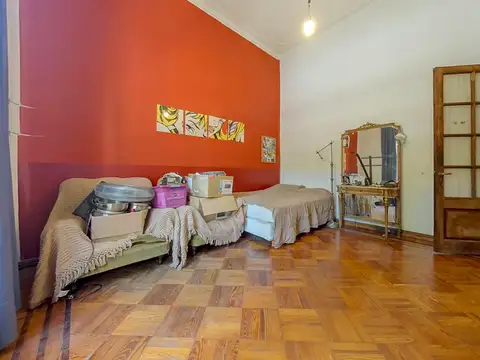 Casa 9 ambientes con 2 baños