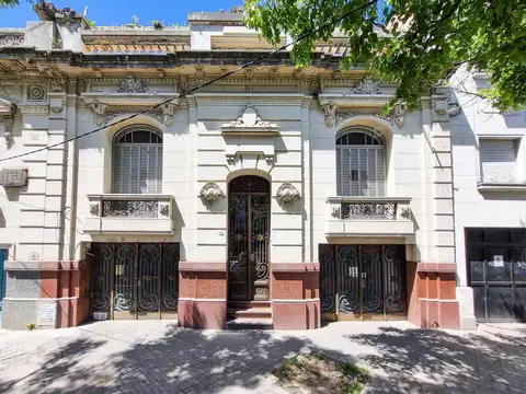 Venta Casa 9 ambientes Av. Pellegrini al 100 Barrio Martin Rosario