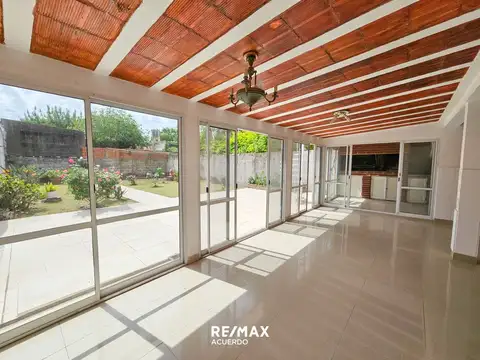 CASA 2 AMB CON PATIO Y COCHERA SAN NICOLAS