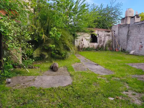 Casa 6 ambientes con 2 baños