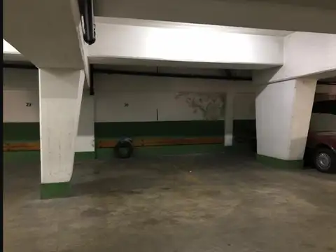 Excepcional cochera cubierta, en el segundo piso