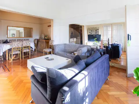 Venta Amplio 4 Amb  Dep. en Flores | Frente, Luz y Excelente Ubicación