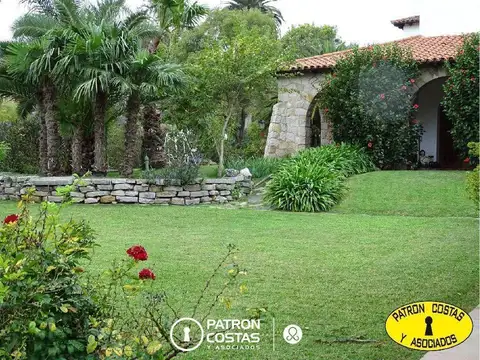Casa 10 ambientes con 5 baños
