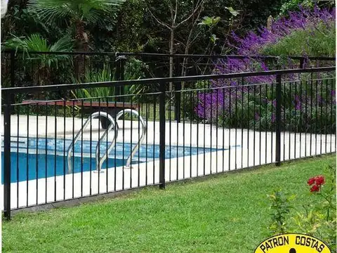 Casa en Venta con 3 cocheras