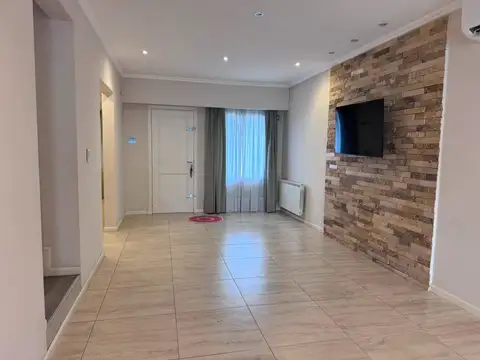 Casa 5 ambientes con 4 baños
