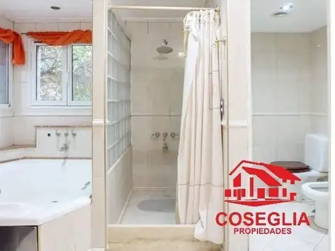 Casa en Alquiler con 1 cochera