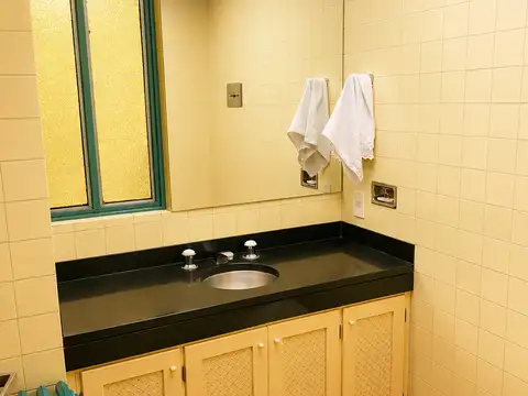 Excelente chalet de diseño,3 dormitorios y piscina en lo mejor del Barrio Inglés . A pasos de ambos colegios ingleses