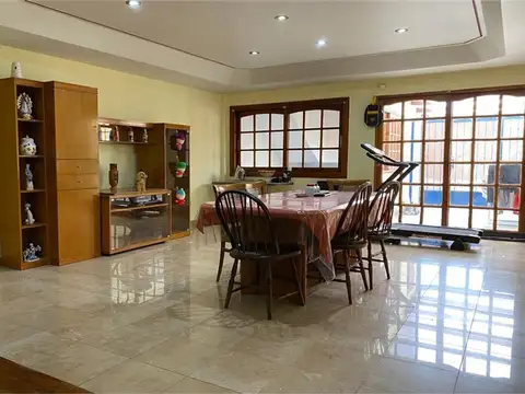 VENTA CASA 6 AMBIENTES BOEDO 4 COCHERAS AP CRED