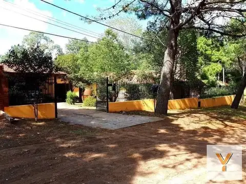 Los Delfines e/ Del Calamar y Camarones