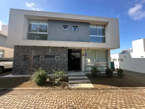 Casa en Carmen de Olmos 1400