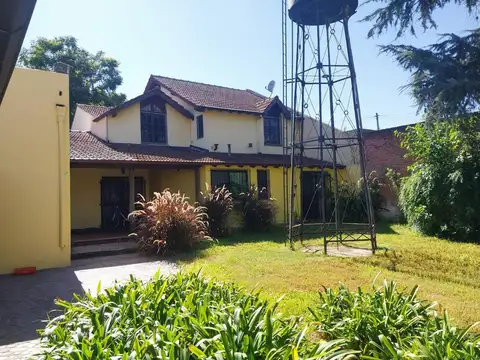 Casa 7 ambientes con 4 baños