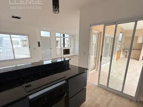 Casa en Alquiler en Guillermo E Hudson, USD 1.700