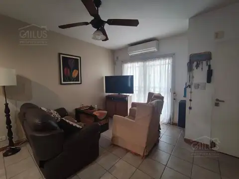 Depto Tipo Casa 4 ambientes con 2 baños