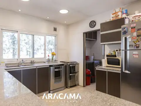 Casa 5 ambientes con 2 baños