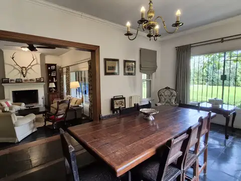 Casa en Venta con 4 cocheras