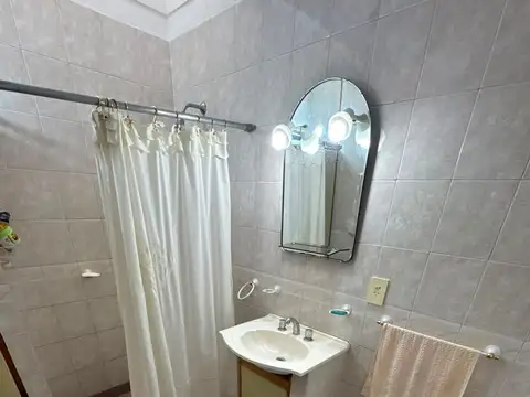 Casa 6 ambientes con 4 baños