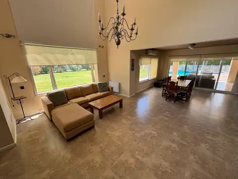 VENTA CASA  CLUB DE CAMPO "LA MARTONA". DOS LOTES