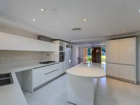 Casa 7 ambientes con 4 baños