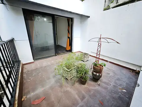 DEPARTAMENTO DE 3 AMBIENTES CON DOBLE PATIO A RECICLAR EN ALMAGRO
