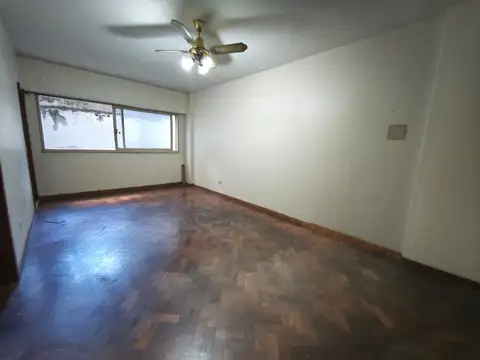 Departamento en Venta en Parque Centenario, USD 129.000