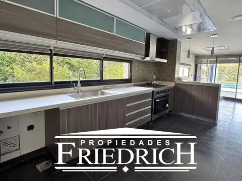 Casa 6 ambientes con 5 baños