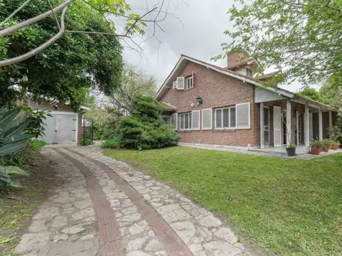 VENTA - CASA 3 AMBIENTES CON JARDIN Y QUINCHO