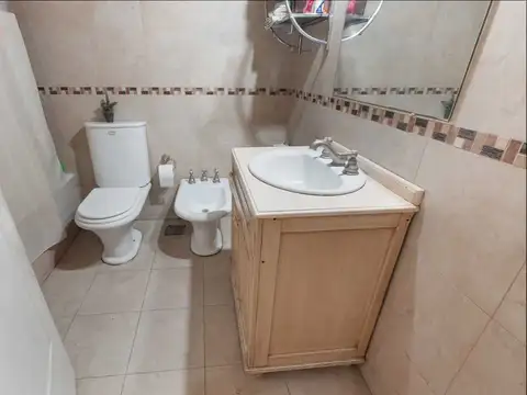 VENTA - CASA 3 AMBIENTES CON JARDIN Y QUINCHO