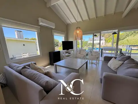 Casa 5 ambientes con 3 baños