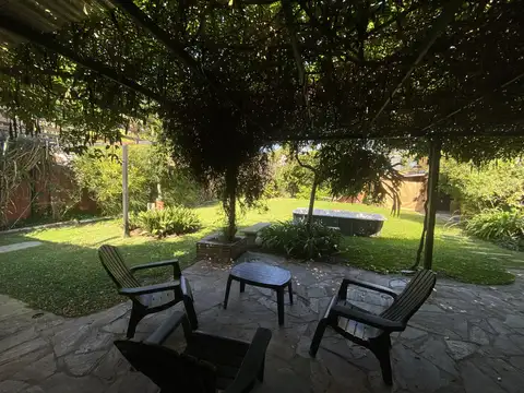 Casa 5 ambientes con 2 baños