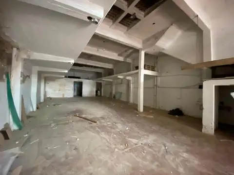 Galpon en Alquiler 8  mts Frente