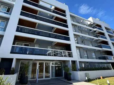 Venta departamento tres dormitorios con cochera en Harmonie Chateau zona norte