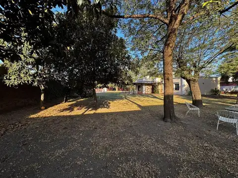 2 Casas + quincho en Lote de 2443m² - Ideal desarrollistas