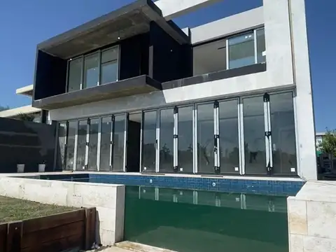 Casa 7 ambientes con 6 baños