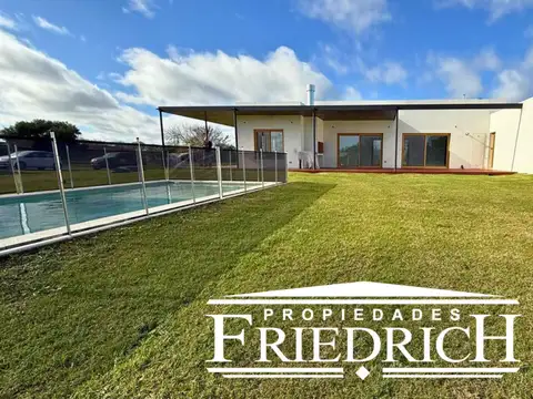 Casa 4 ambientes con 4 baños