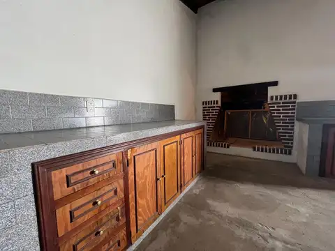 SE VENDE CASA CON LOCAL   AYACUCHO