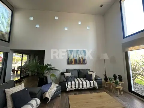 Casa en Venta en General Roca, USD 450.000