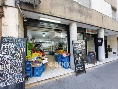 LOCAL A LA CALLE EN SARANDI Y AV. RIVADAVIA - 61 M2 2 BAÑOS