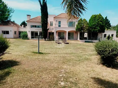 Espectacular Casa en venta Club de Campo La Ranita, Pilar. 100