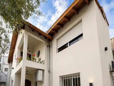 Depto Tipo Casa en Venta en Villa del Parque, USD 198.000