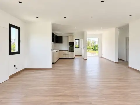 CASA EN VENTA EN SANTA LUCIA - PILAR DEL ESTE