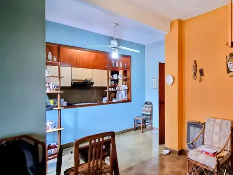 Casa 6 ambientes con 2 baños