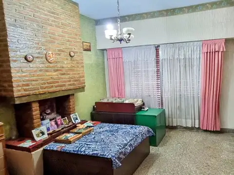 Casa en Venta con 3 cocheras