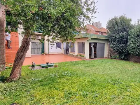 VENTA CASA MULTIFAMILIAR, COCHERA . DON BOSCO