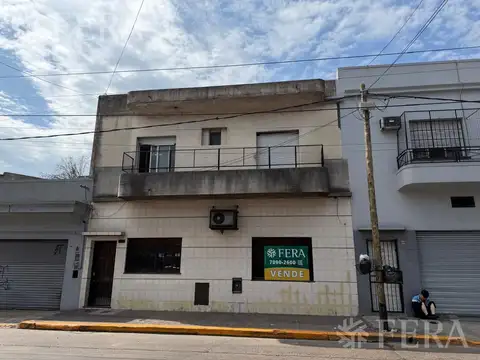 Venta casa 6 ambientes con piscina en Sarandí