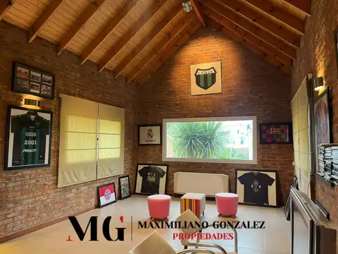 Casa 9 ambientes con 5 baños