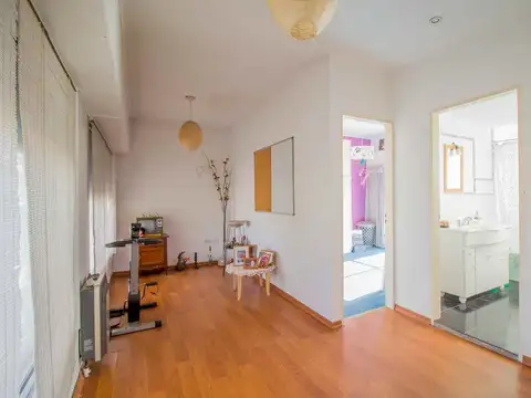 Casa 8 ambientes con 4 baños