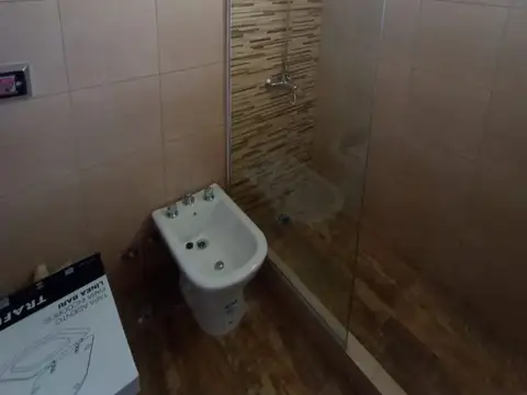 VENTA EXCELENTE DUPLEX 3 AMBIENTES CON PATIO A ESTRENAR