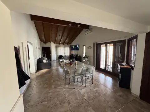 Casa 5 ambientes con 1 baño